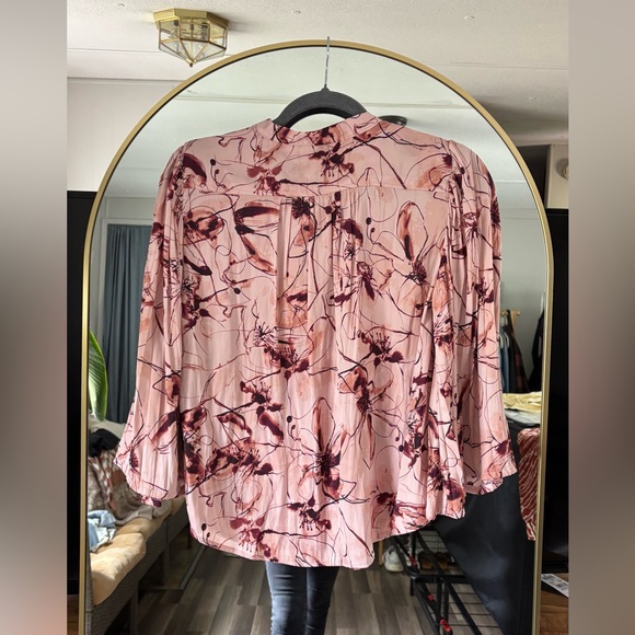 0089. $110 NWT Anthropologie Printed Bell Sleeve Blouse - Picture 7 of 10